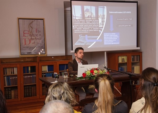Noć knjige: Mirza Hebib održao predavanje o pravnoj slobodi u Dubrovačkom statutu