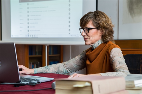 Ivana Lovrić Jović održala predavanje "Talijanizmi iz opusa Joza Lovrića Jadrijeva u prvome digitalnom i korpusno utemeljenom rječniku dubrovačkoga govora"